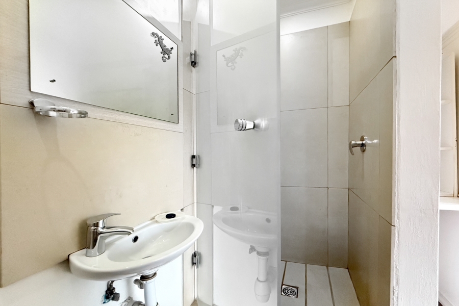 10 Bedroom Property for Sale in Glen Austin Gauteng