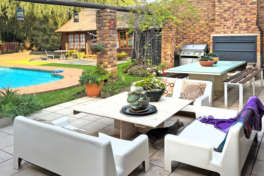 10 Bedroom Property for Sale in Glen Austin Gauteng