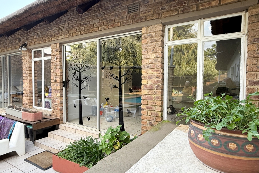 10 Bedroom Property for Sale in Glen Austin Gauteng