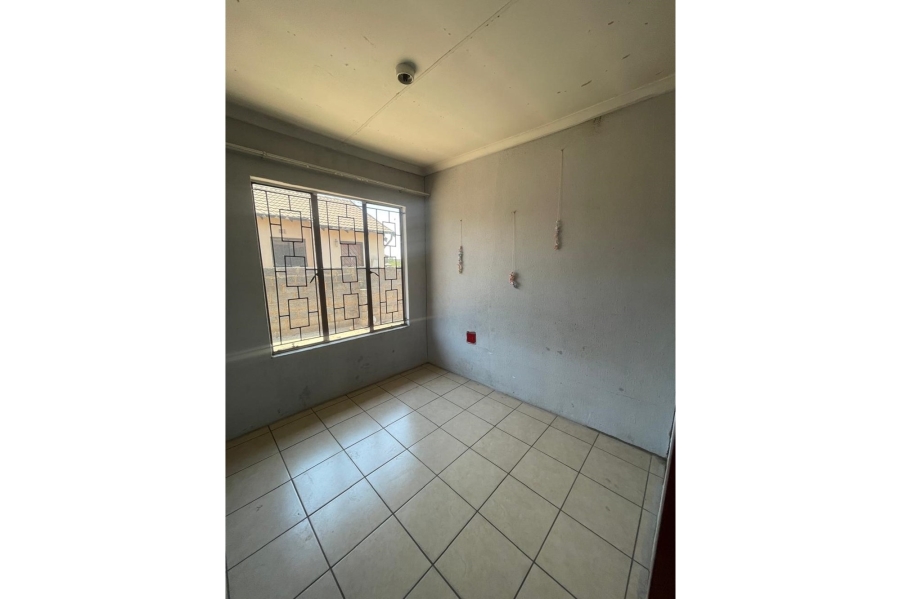 3 Bedroom Property for Sale in Roodekop Gauteng