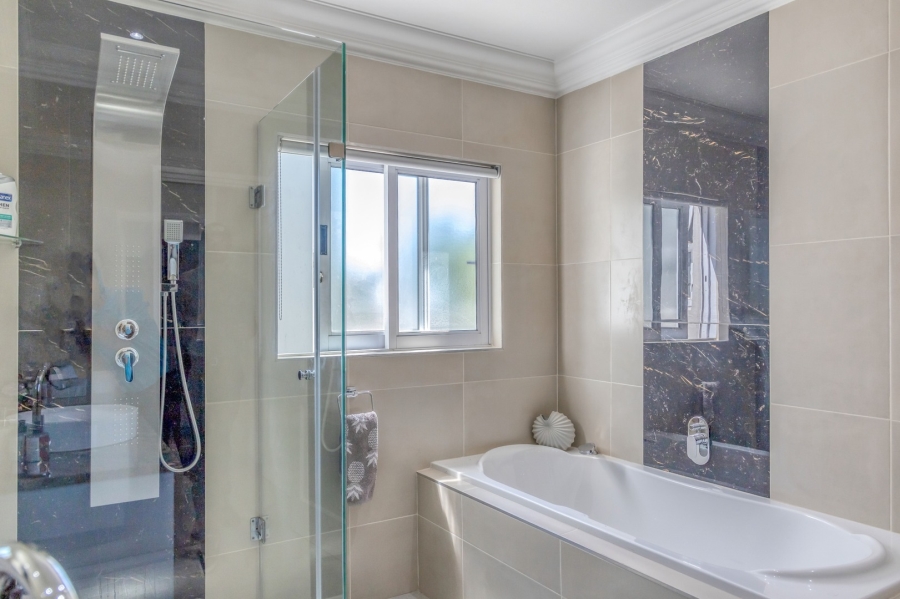 To Let 5 Bedroom Property for Rent in Fourways Gardens Gauteng