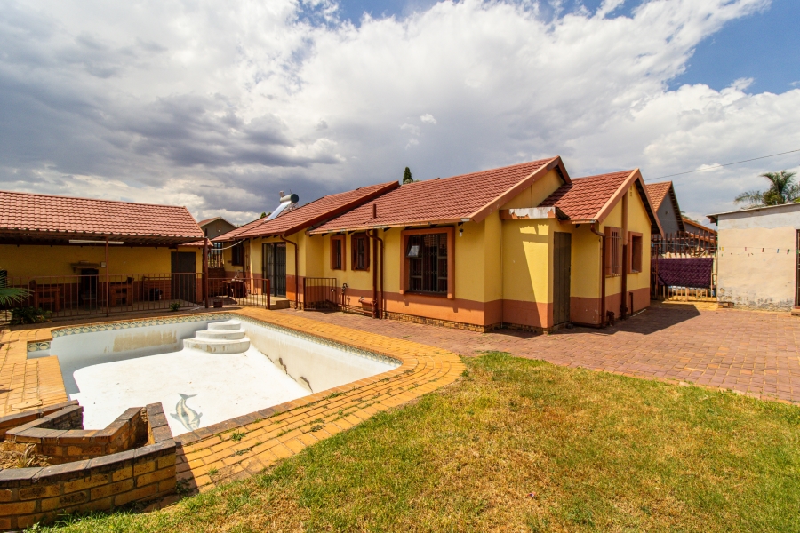 4 Bedroom Property for Sale in Lenasia South Gauteng