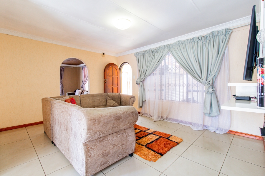 4 Bedroom Property for Sale in Lenasia South Gauteng