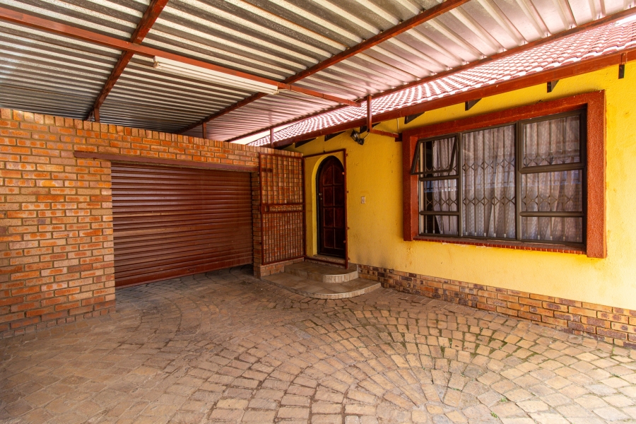 4 Bedroom Property for Sale in Lenasia South Gauteng