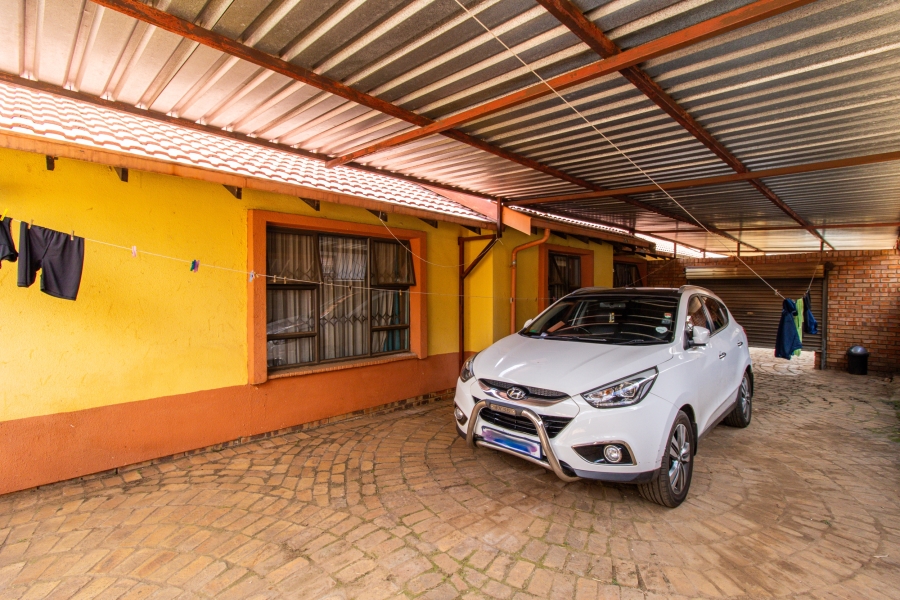 4 Bedroom Property for Sale in Lenasia South Gauteng