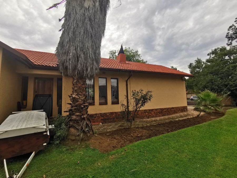 3 Bedroom Property for Sale in Brackendowns Gauteng