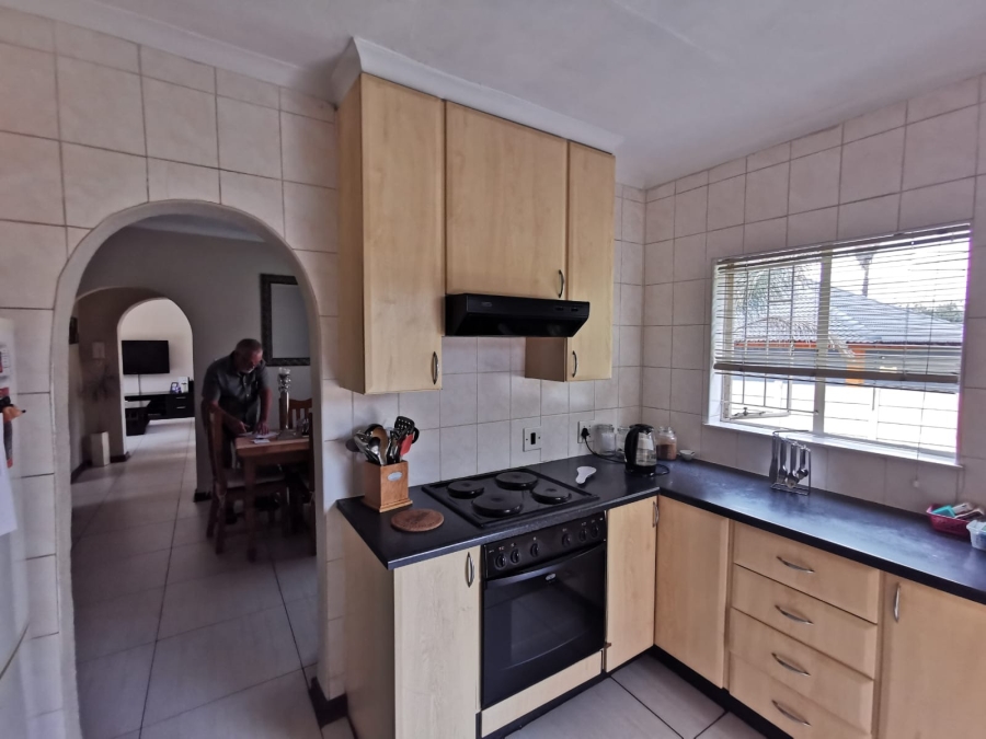 3 Bedroom Property for Sale in Brackendowns Gauteng