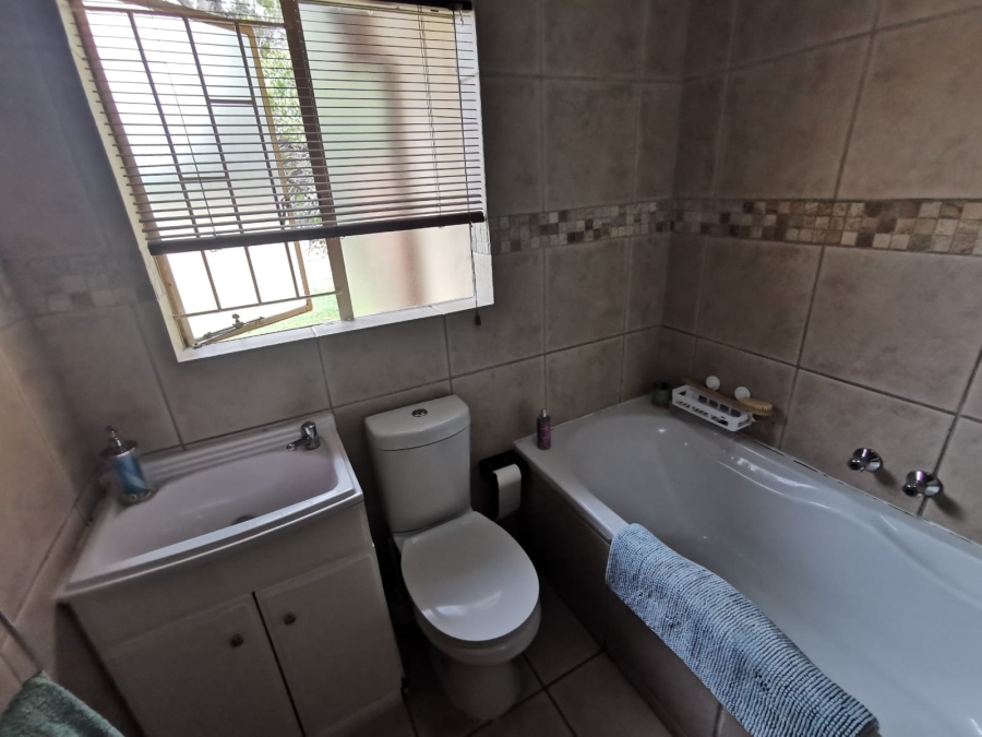 3 Bedroom Property for Sale in Brackendowns Gauteng