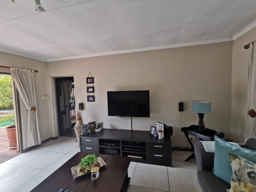 3 Bedroom Property for Sale in Brackendowns Gauteng