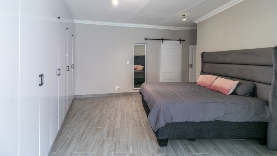 3 Bedroom Property for Sale in Vorna Valley Gauteng