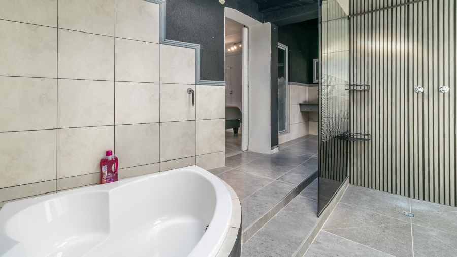 3 Bedroom Property for Sale in Vorna Valley Gauteng