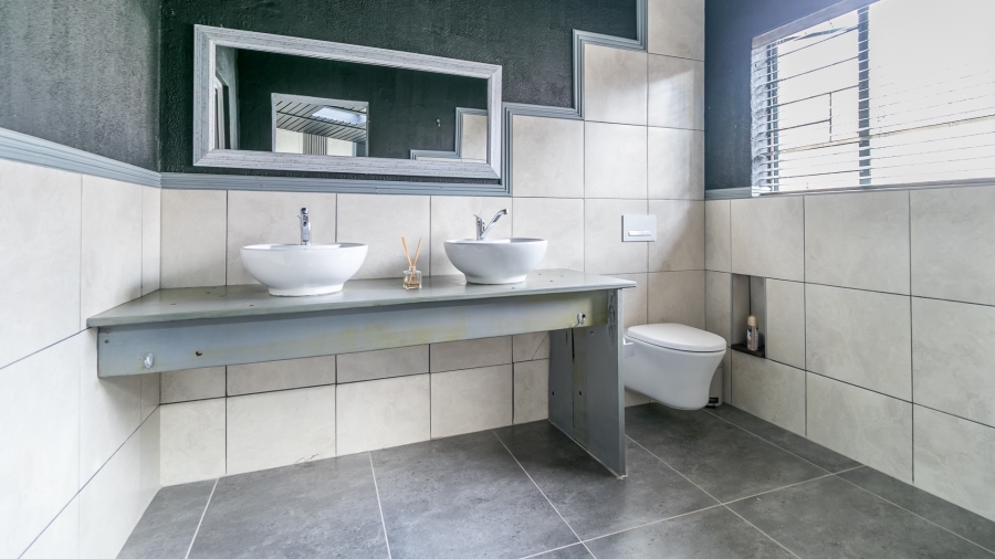 3 Bedroom Property for Sale in Vorna Valley Gauteng