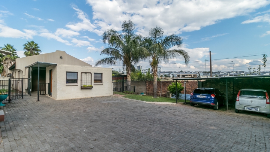 3 Bedroom Property for Sale in Vorna Valley Gauteng