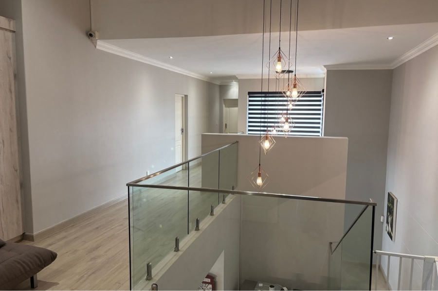 5 Bedroom Property for Sale in Mooikloof Gauteng