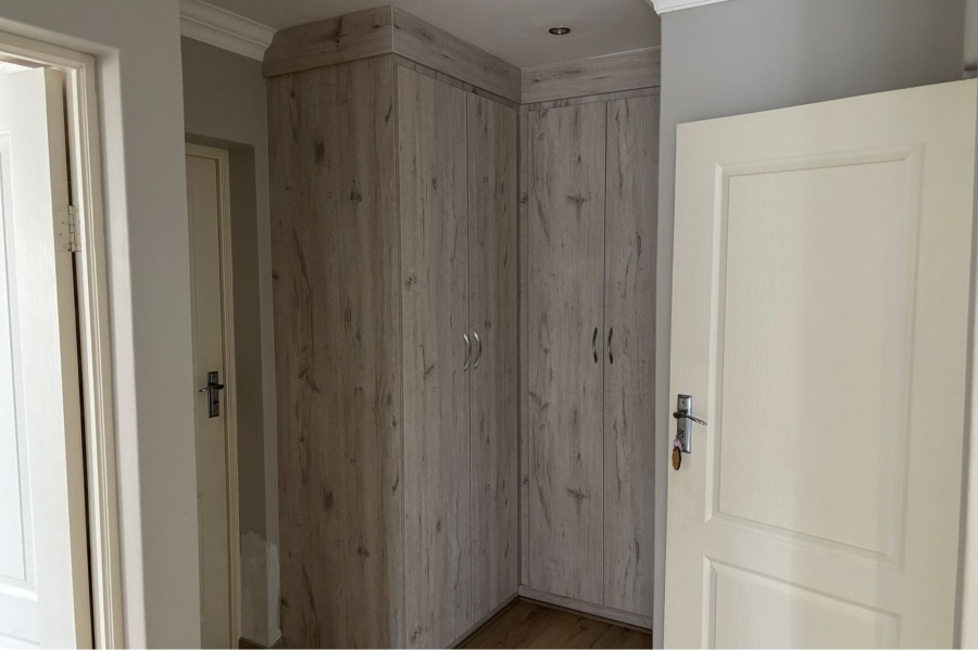 5 Bedroom Property for Sale in Mooikloof Gauteng