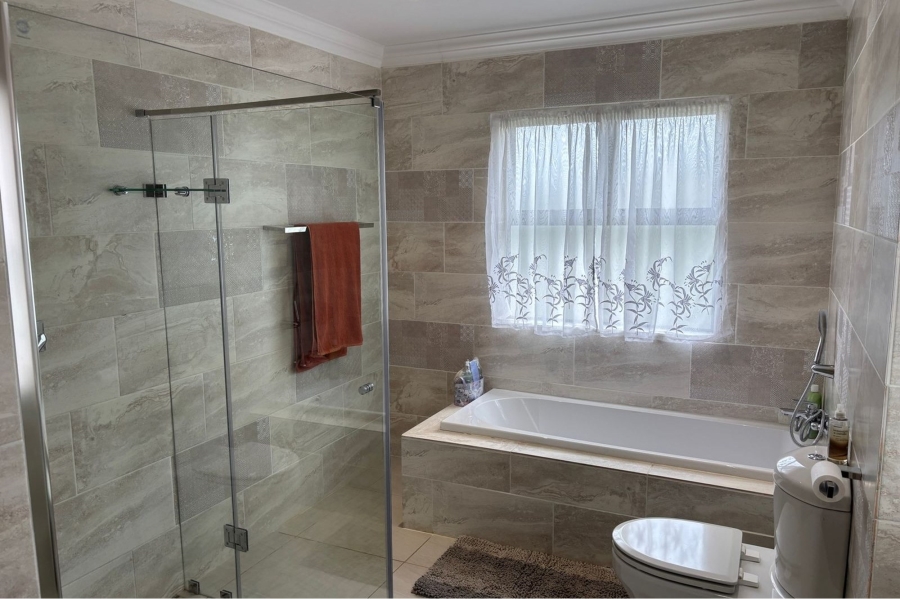 5 Bedroom Property for Sale in Mooikloof Gauteng