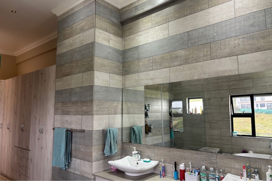 5 Bedroom Property for Sale in Mooikloof Gauteng