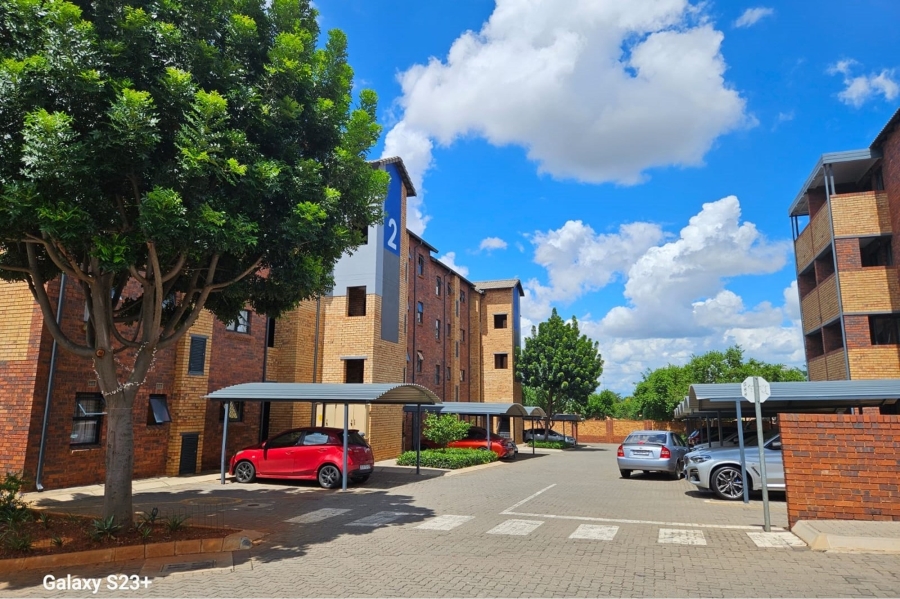 2 Bedroom Property for Sale in La Montagne Gauteng