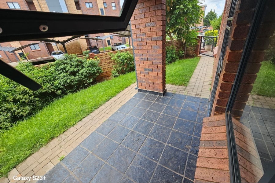 2 Bedroom Property for Sale in La Montagne Gauteng