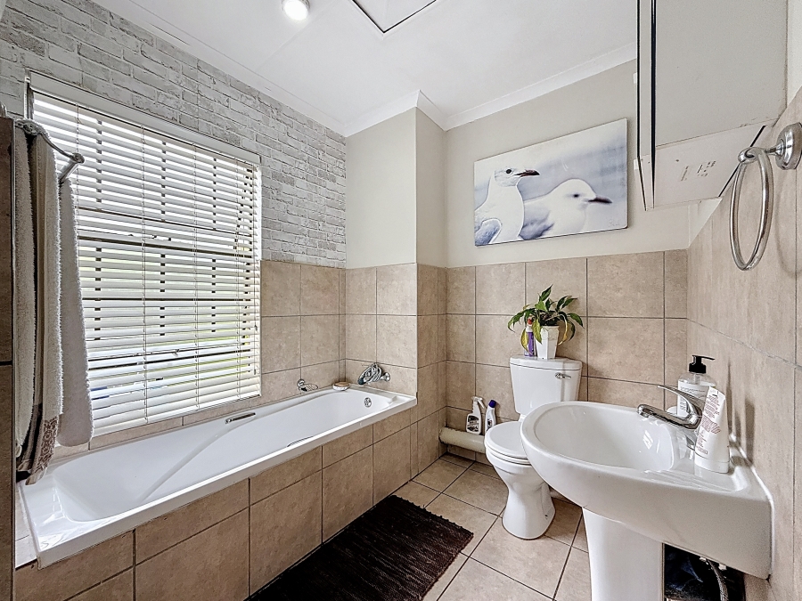 3 Bedroom Property for Sale in Hazeldean Gauteng