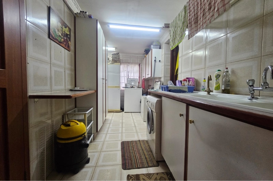 5 Bedroom Property for Sale in Ninapark Gauteng