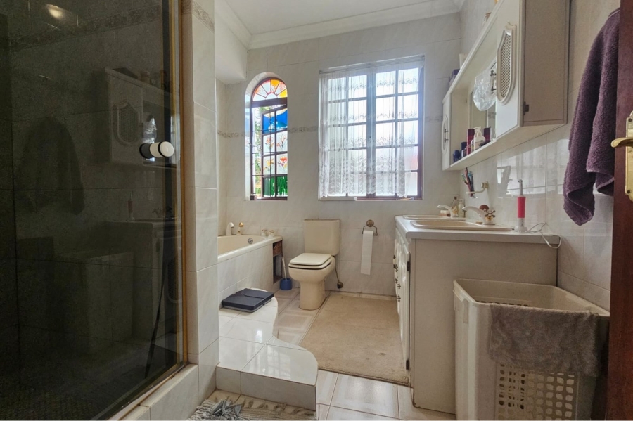 5 Bedroom Property for Sale in Ninapark Gauteng