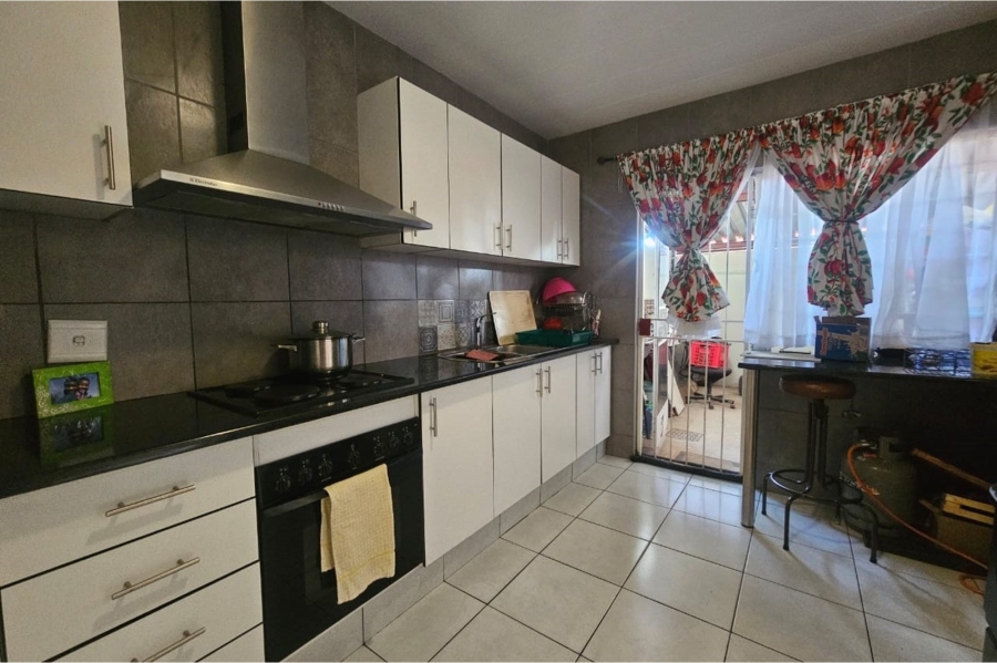 3 Bedroom Property for Sale in Constantia Park Gauteng
