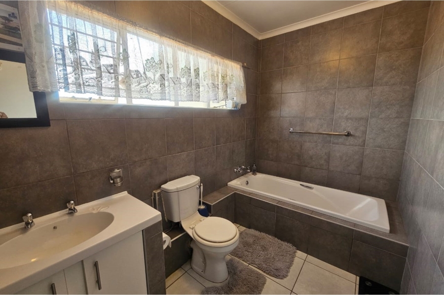 3 Bedroom Property for Sale in Constantia Park Gauteng