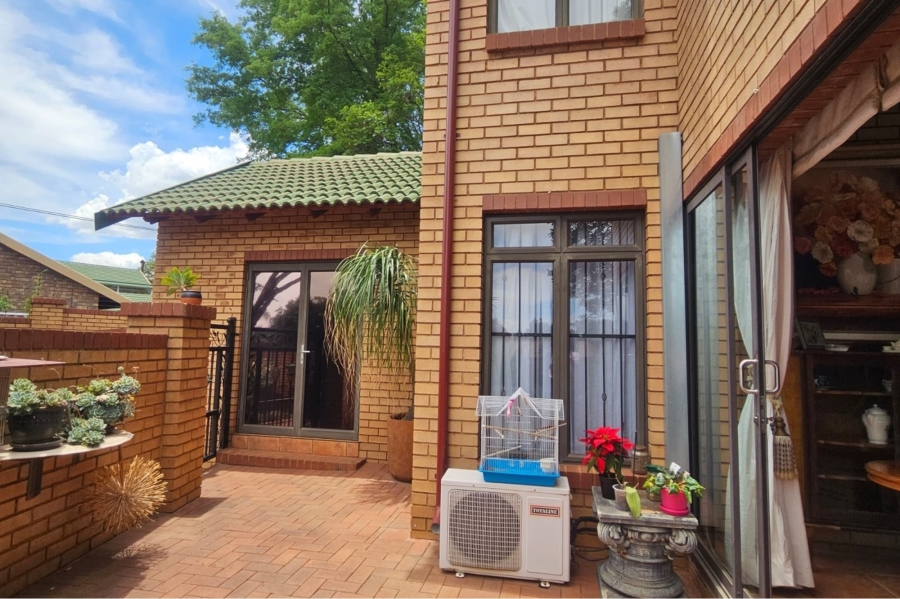 8 Bedroom Property for Sale in Ninapark Gauteng