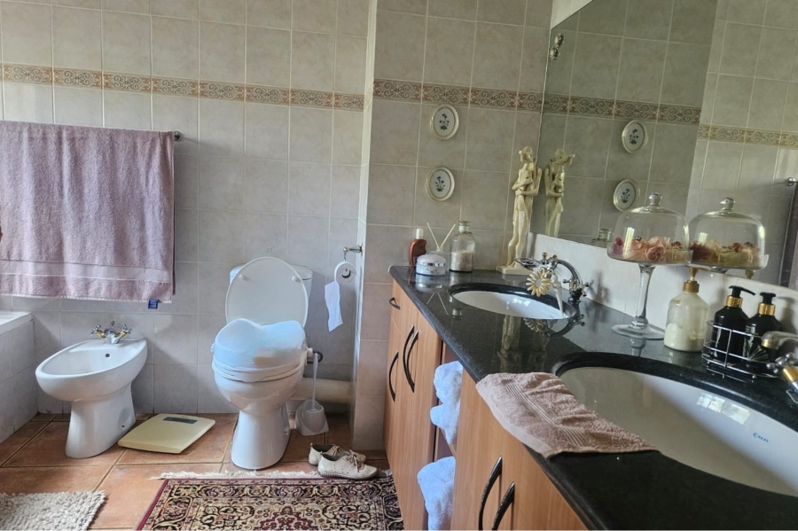 8 Bedroom Property for Sale in Ninapark Gauteng