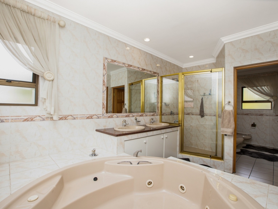 To Let 4 Bedroom Property for Rent in Dainfern Golf Estate Gauteng