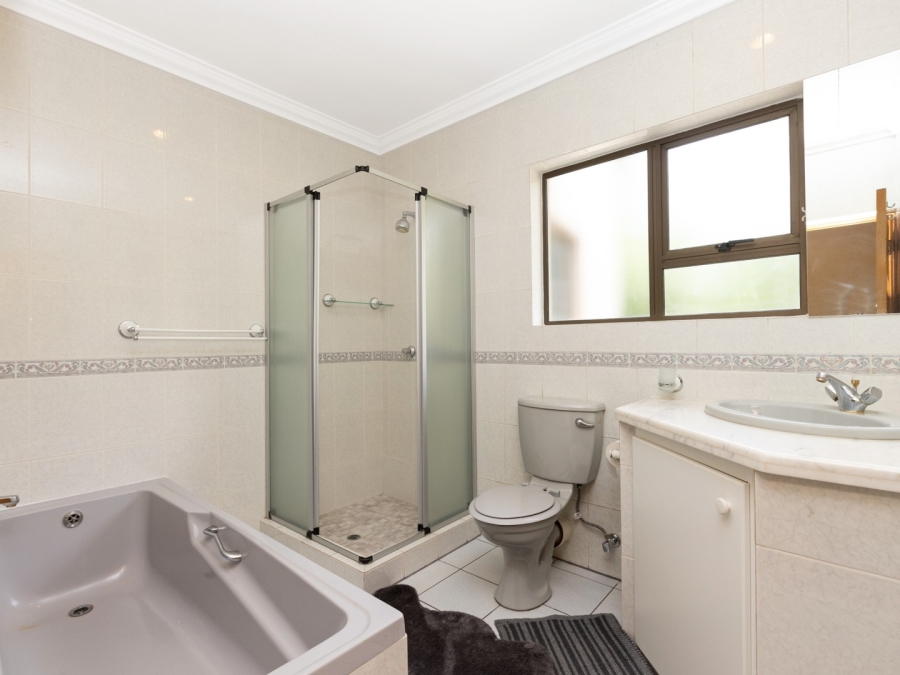 To Let 4 Bedroom Property for Rent in Dainfern Golf Estate Gauteng