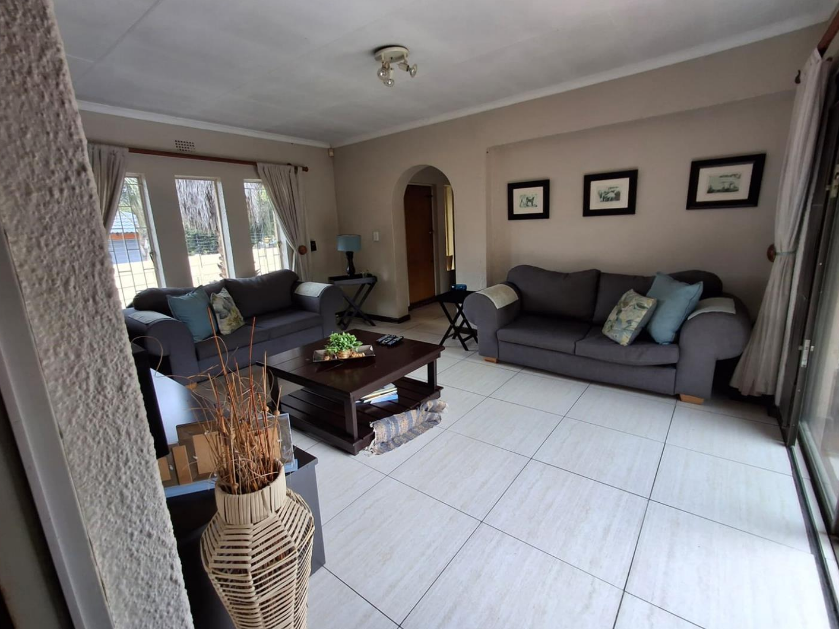3 Bedroom Property for Sale in Brackendowns Gauteng