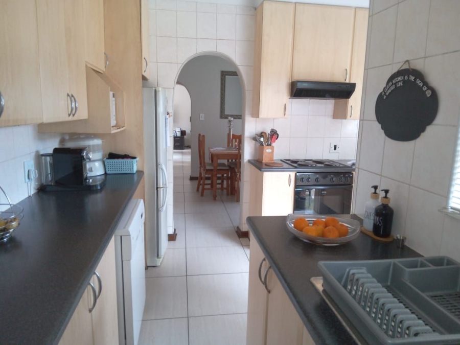 3 Bedroom Property for Sale in Brackendowns Gauteng
