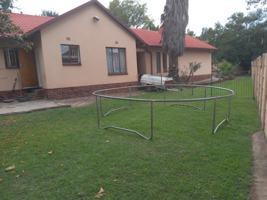 3 Bedroom Property for Sale in Brackendowns Gauteng