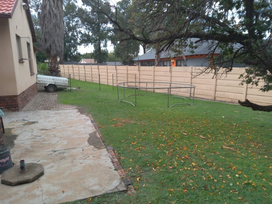 3 Bedroom Property for Sale in Brackendowns Gauteng