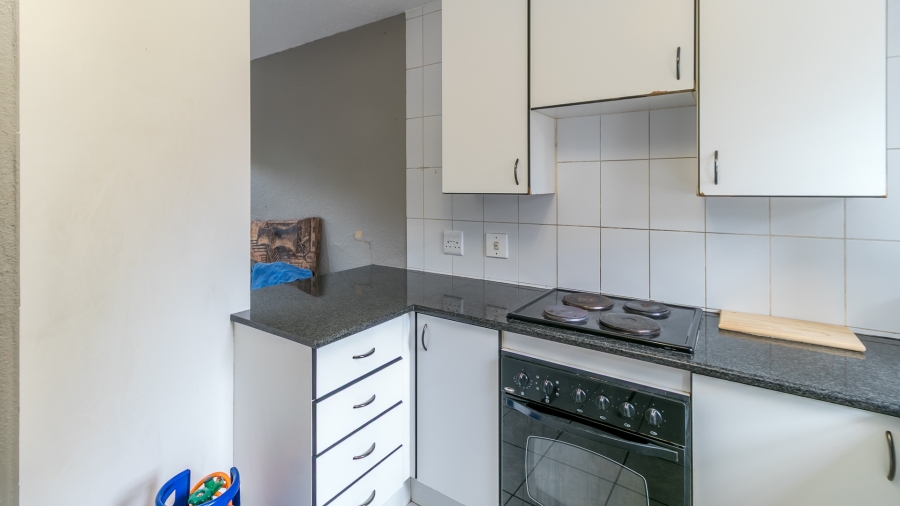 To Let 1 Bedroom Property for Rent in Linden Gauteng