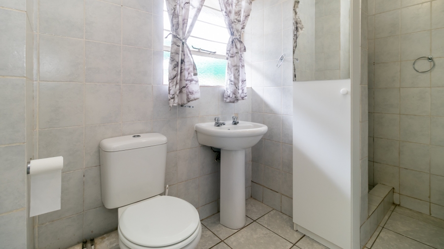 To Let 1 Bedroom Property for Rent in Linden Gauteng