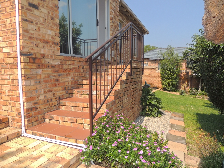 3 Bedroom Property for Sale in Wilgeheuwel Gauteng