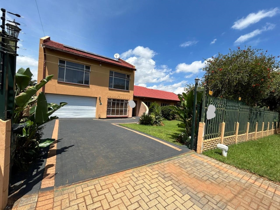 6 Bedroom Property for Sale in Witpoortjie Gauteng