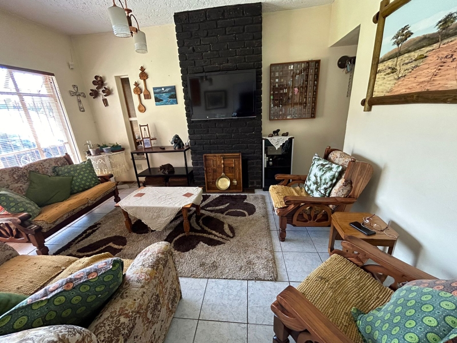 6 Bedroom Property for Sale in Witpoortjie Gauteng