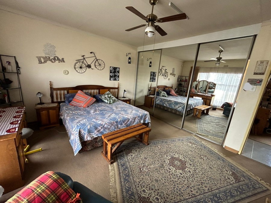 6 Bedroom Property for Sale in Witpoortjie Gauteng