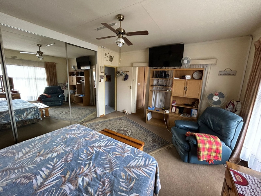 6 Bedroom Property for Sale in Witpoortjie Gauteng