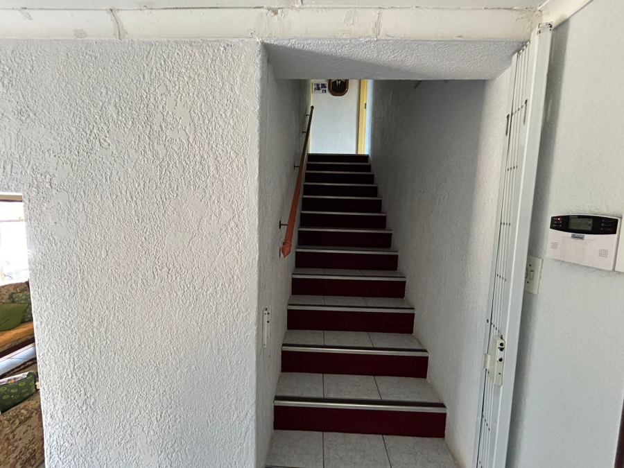 6 Bedroom Property for Sale in Witpoortjie Gauteng