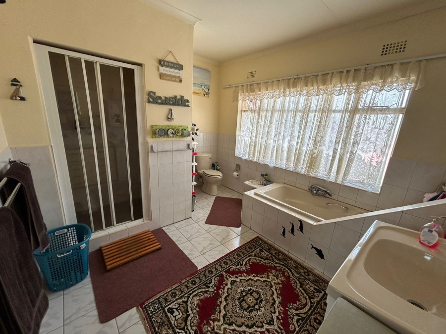 6 Bedroom Property for Sale in Witpoortjie Gauteng