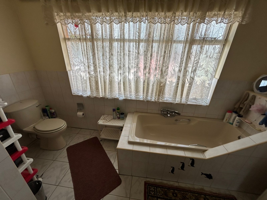 6 Bedroom Property for Sale in Witpoortjie Gauteng