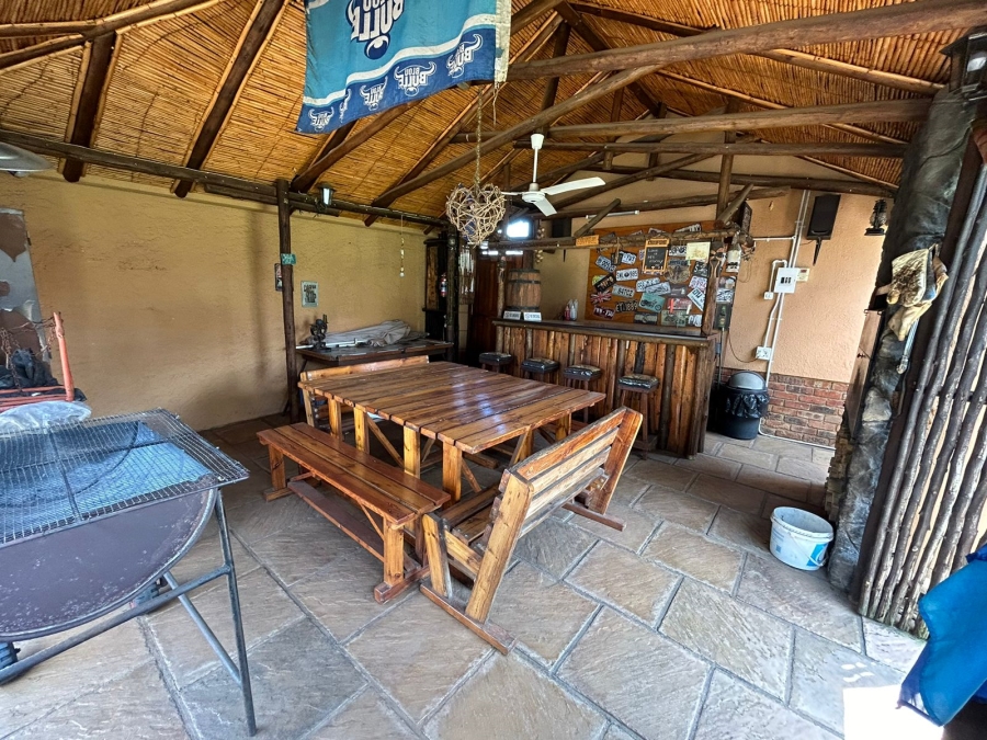 6 Bedroom Property for Sale in Witpoortjie Gauteng