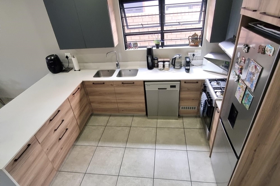 To Let 2 Bedroom Property for Rent in Six Fountains Residential Estate Gauteng