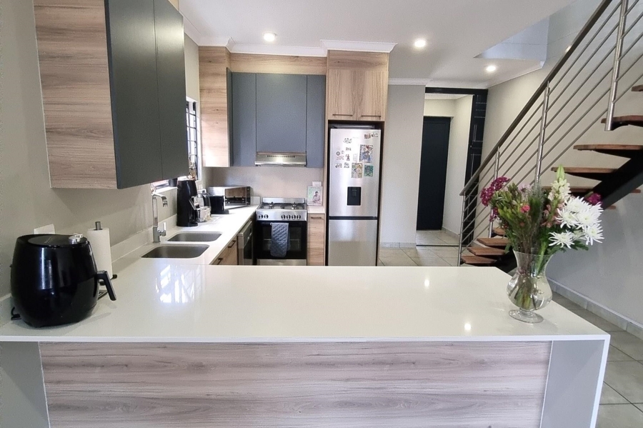 To Let 2 Bedroom Property for Rent in Six Fountains Residential Estate Gauteng