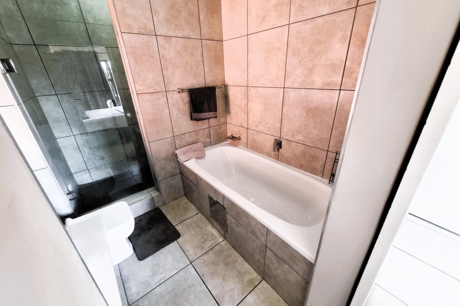 To Let 2 Bedroom Property for Rent in Six Fountains Residential Estate Gauteng